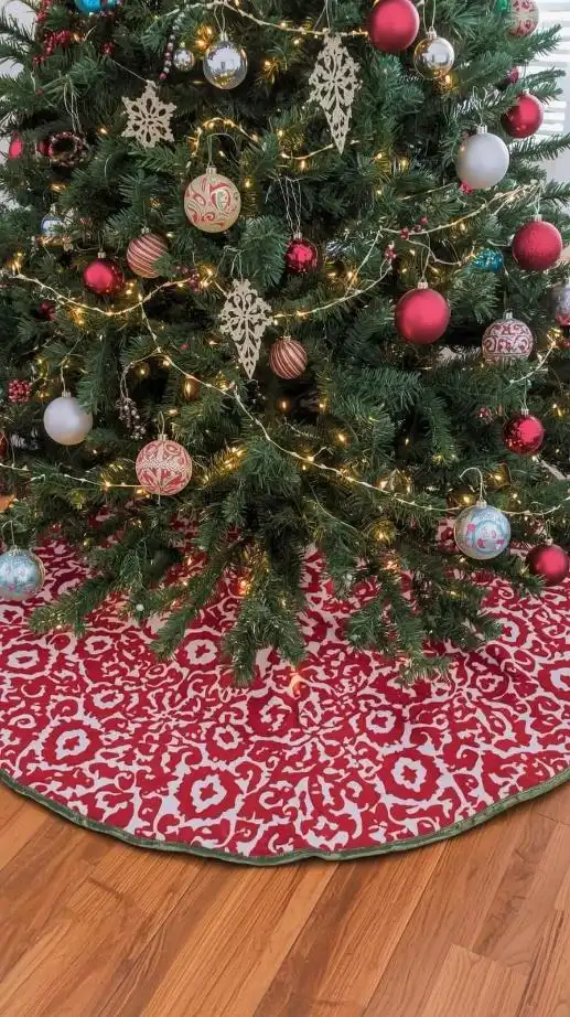 25 Christmas Home Decor DIY Ideas to Add Charm and Warmth 23 DIY Tree Skirt Christmas Home Decor DIY